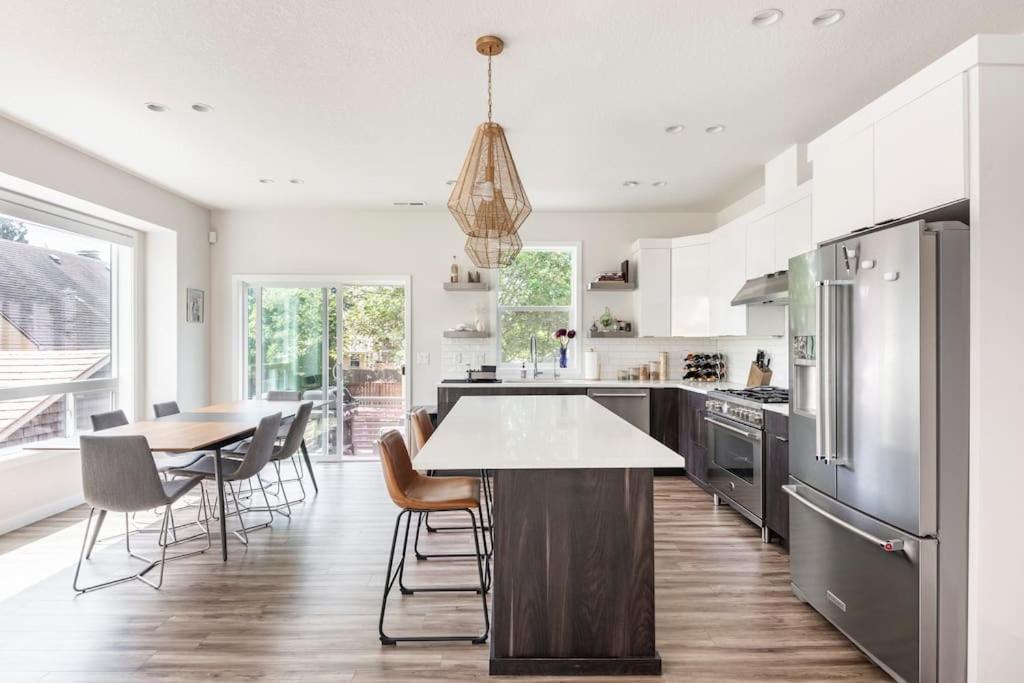 Comfy Family Home, Walkable Neighborhood + Patio! بورتلاند المظهر الخارجي الصورة