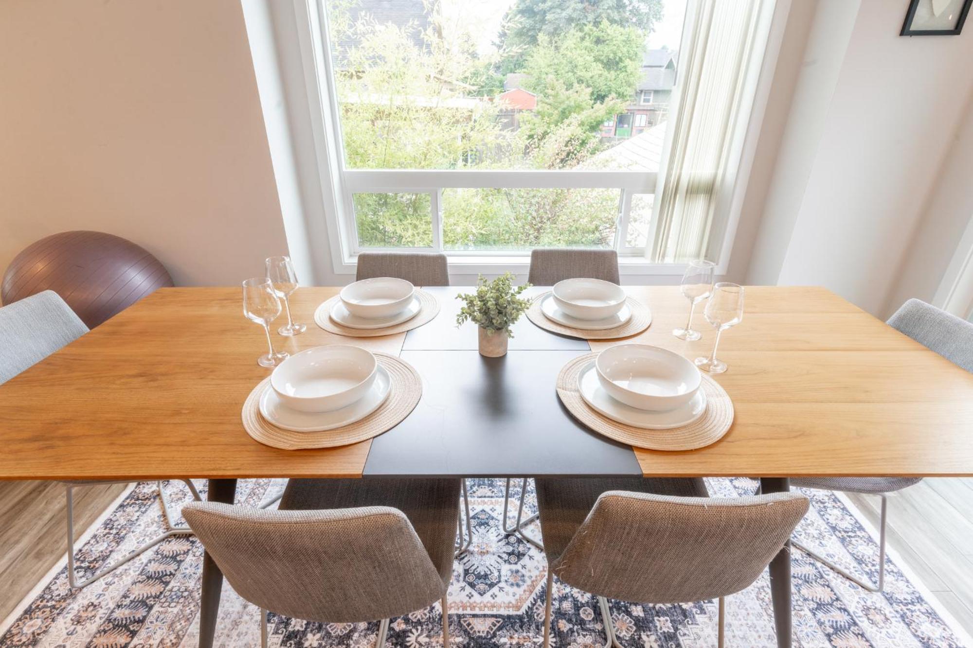 Comfy Family Home, Walkable Neighborhood + Patio! بورتلاند المظهر الخارجي الصورة