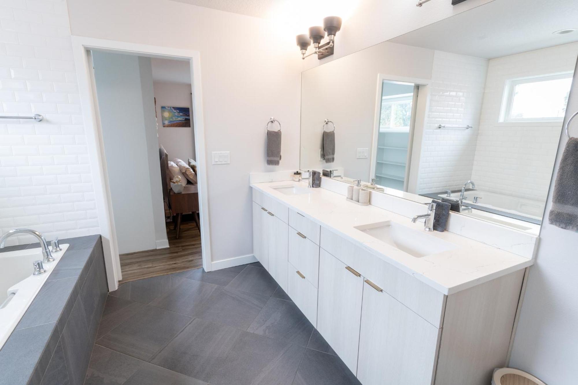Comfy Family Home, Walkable Neighborhood + Patio! بورتلاند المظهر الخارجي الصورة